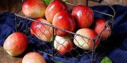 黄瓜|40岁女性可以多吃三种食物，补充营养、滋润肌肤，好处多多！