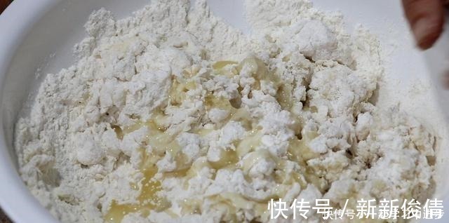 土豆不用炒着吃了,大厨教你做家常土豆馅饼,皮薄馅大营养又美味