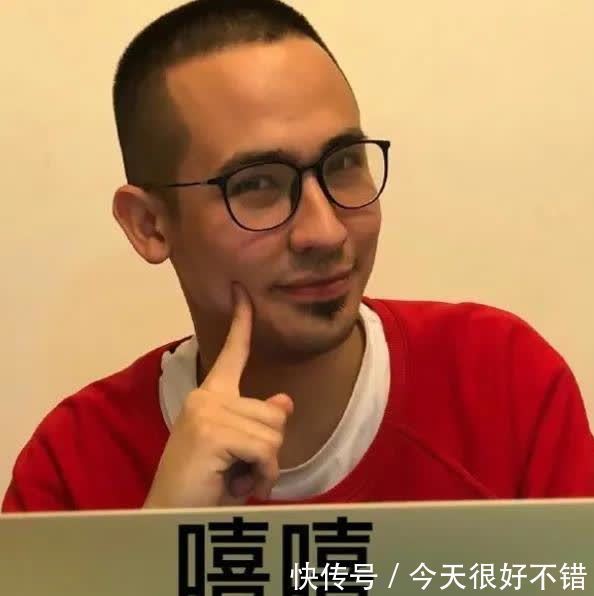 卡姆低调复出表演脱口秀？人憔悴更瘦了，网友却调侃他复出时机好