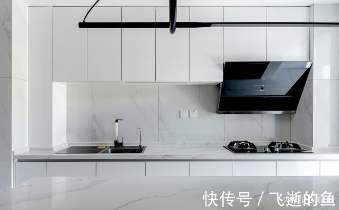 隔断|少见100㎡三居改两居，大胆配色尽显高级