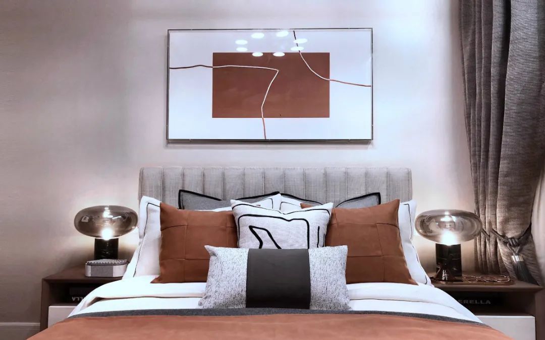 软装|180㎡现代时尚,中性色的空间,暗橙色点缀,带来稳重端庄的氛围