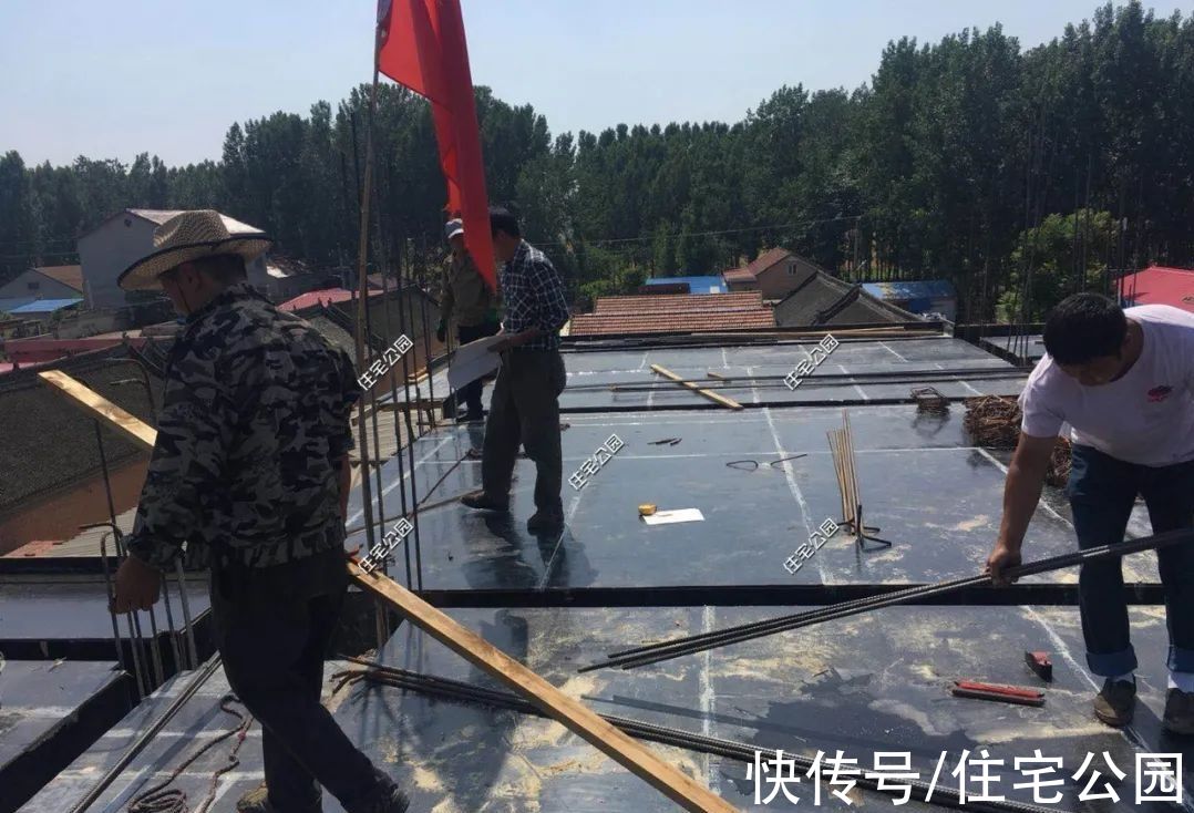 露台|河南农村10万买地，3层洋楼65万盖好，旋转楼梯配露台简直完美
