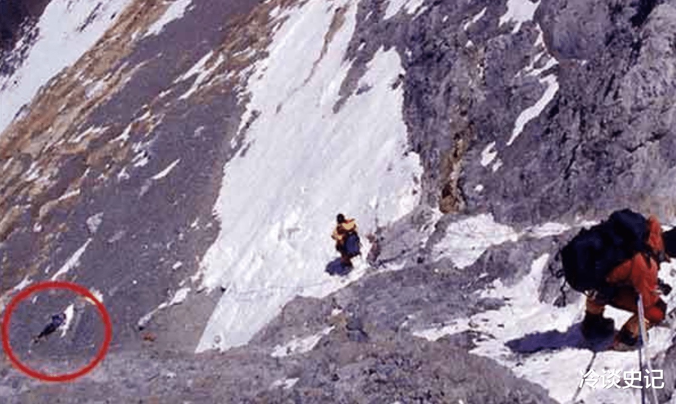 珠峰“睡美人”冰封22年成著名登山路标，曾哀求不要丢下她