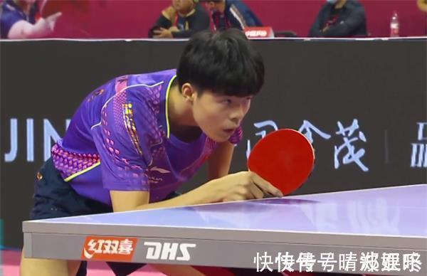 比分|国乒小将意外流鼻血,许昕一脸问号随后表示关心,但仍以4-0获胜
