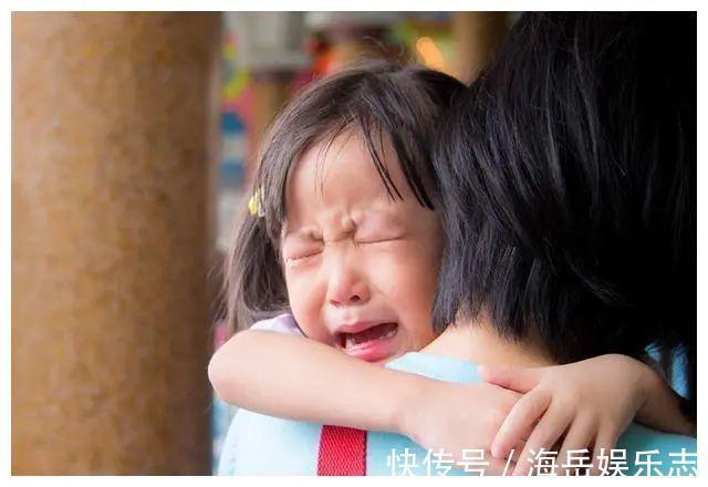 张老太|为什么宝宝一见到某个人就会突然大哭并非迷信，父母要心中有数