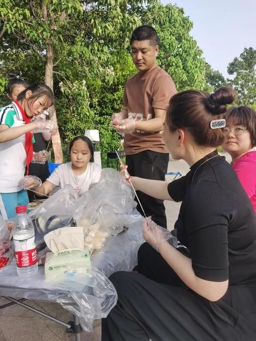 迟日江山丽 春风花草香假期烧烤聚会