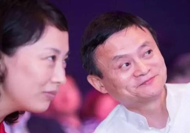 十八罗汉|老外2000磅的沐浴炸弹推入泳池，三秒后，场面有些失控！