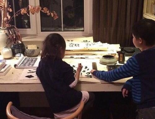 孙楠|走进孙楠现实中的家,仿佛住在森林木屋,连个厨房收纳架都是木的