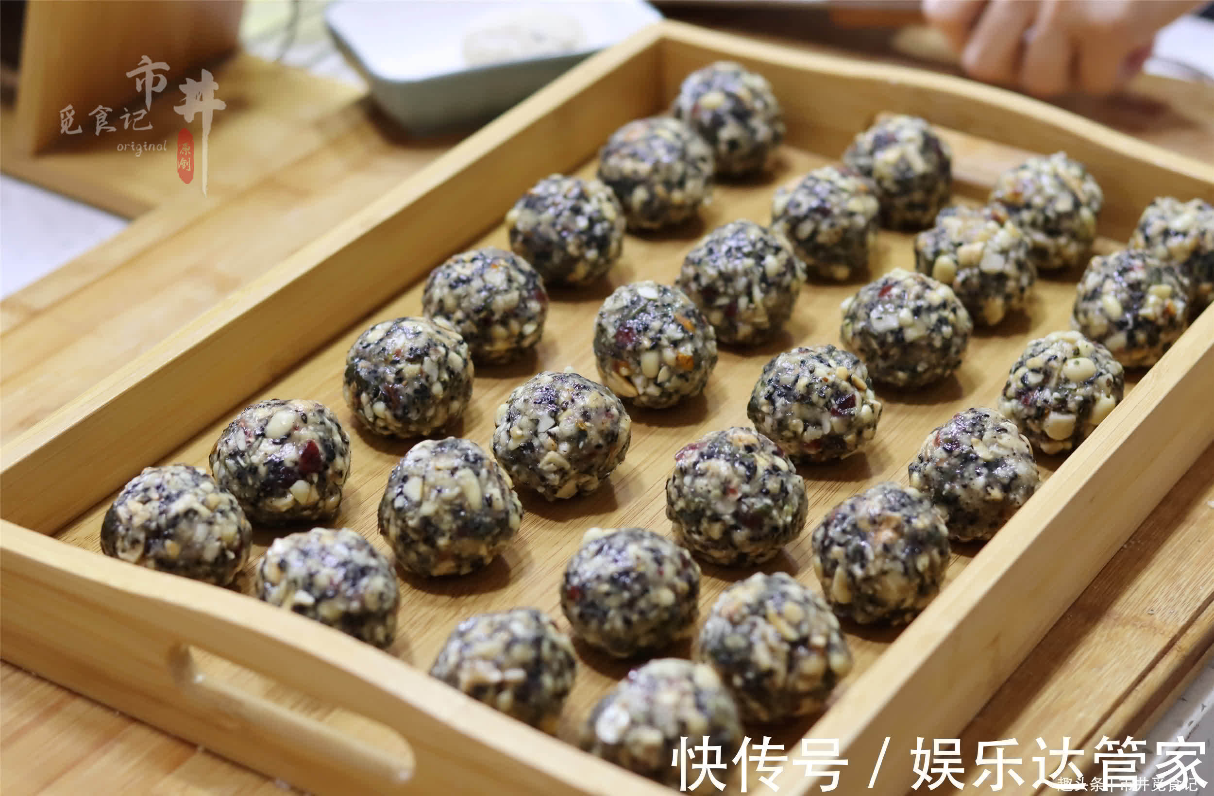 细砂糖|自制五仁馅月饼，不计成本，用这5样果仁可真香，连吃几个都不腻