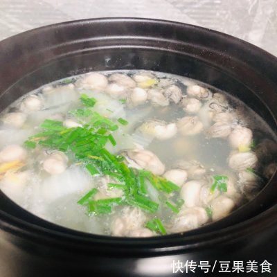  下饭|超下饭的白菜生蚝汤，汤鲜蚝嫩，一学就会