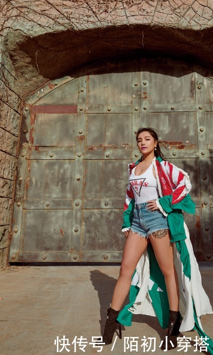 微胖|32岁江映蓉还想红?嘻哈风秀凹凸身姿,微胖的女生也好美