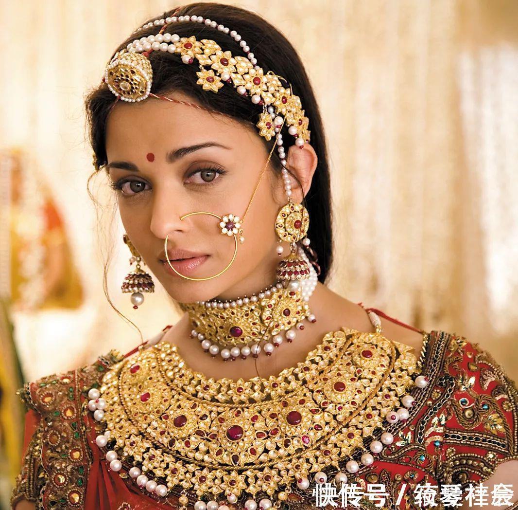 粉钻 人类对珠宝的痴迷能到什么程度,有人把1.5亿的钻石装在脑门上