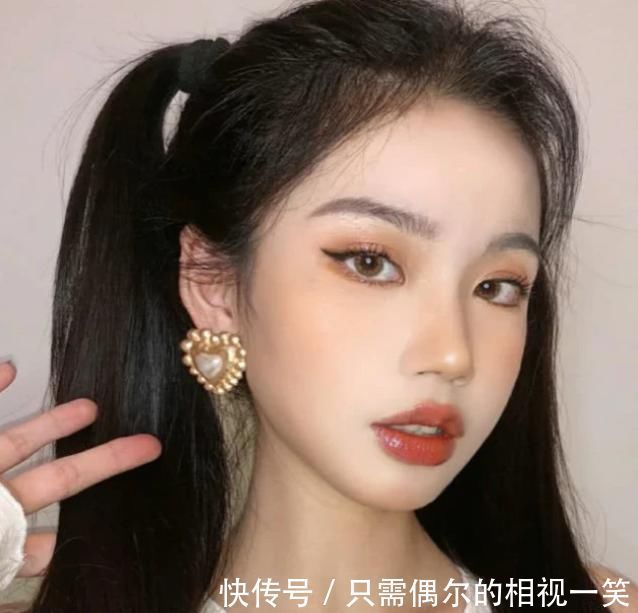 眼窝|女生眼睛若有这3标志,天生自带“招桃花眼”,00后赶紧学起来