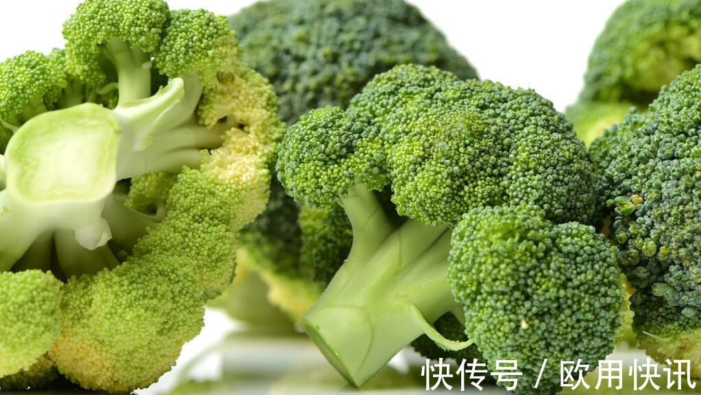 步骤|炒西兰花前,究竟要不要焯水,跟着正确步骤来,鲜嫩清脆特别好吃