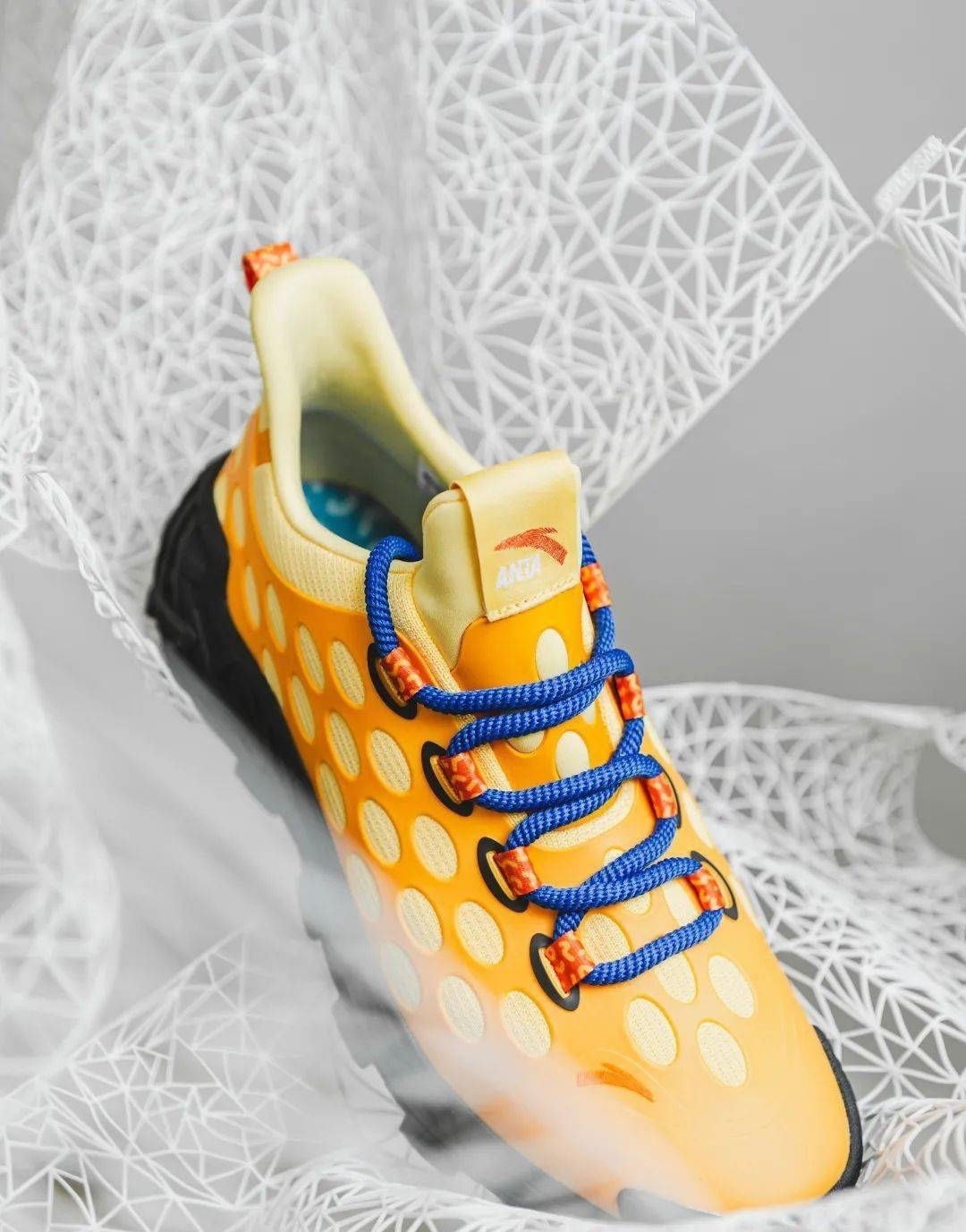 破圈的「巢鞋」,对运动品牌究竟意味着什么?