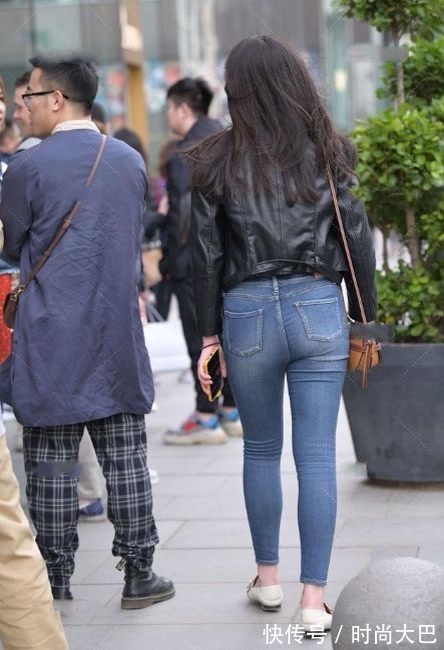 牛仔裤 穿着卡其色，时尚而老成，充满高级感