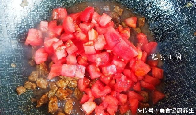  最近孩子最馋这锅饭，饭菜一锅出，省事简单，孩子吃得香，身体棒