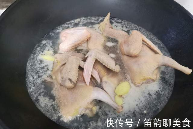 焯水|炖鸽子汤,要不要焯水老师傅教你做法,汤鲜味美,营养不流失
