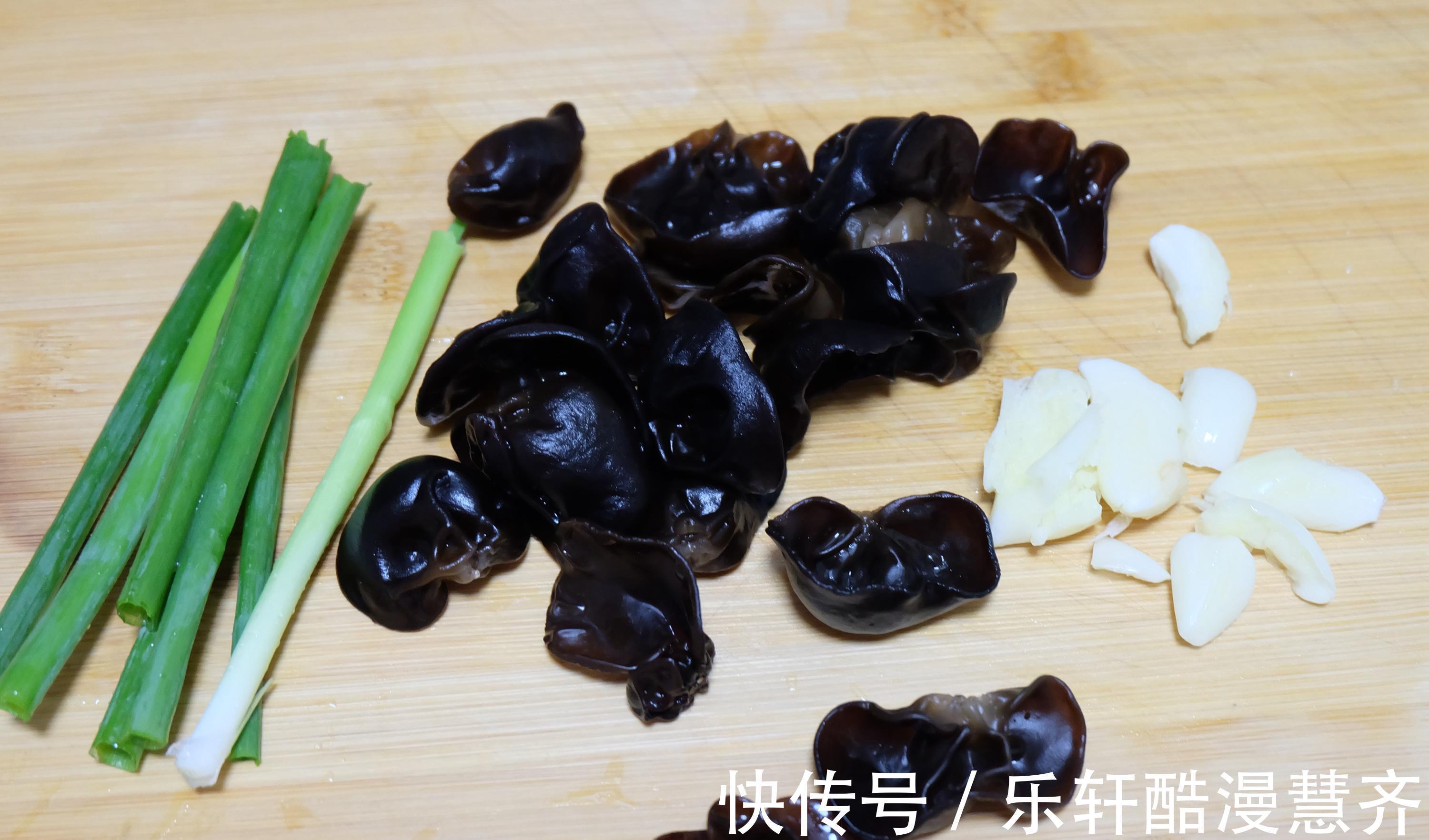 老少皆宜|夏天天热,试试这道家常菜,简单快手味道鲜美,清热祛湿营养健康