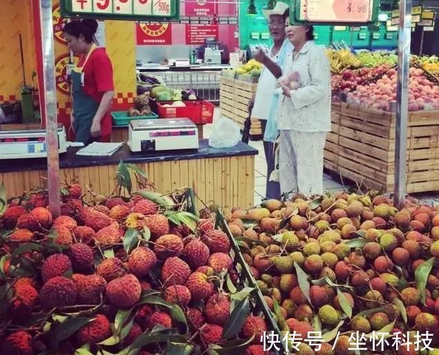 回应|孩子在超市拽了颗樱桃吃，员工大骂“没教养”，妈妈回应让人点赞