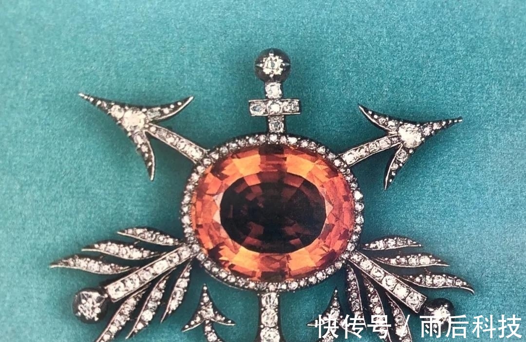 爱情&这些绝美首饰映衬拿破仑的一生，为爱加冕，他的爱情充满传奇色彩