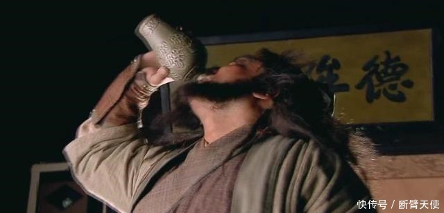 忠心耿耿|李逵为何对宋江那般忠心耿耿原来宋江靠两样东西收买了他!