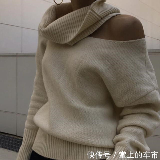 锁骨处 秋冬纯色毛衣怎么穿才能更胜一筹三招就搞定,简约高级感穿搭!
