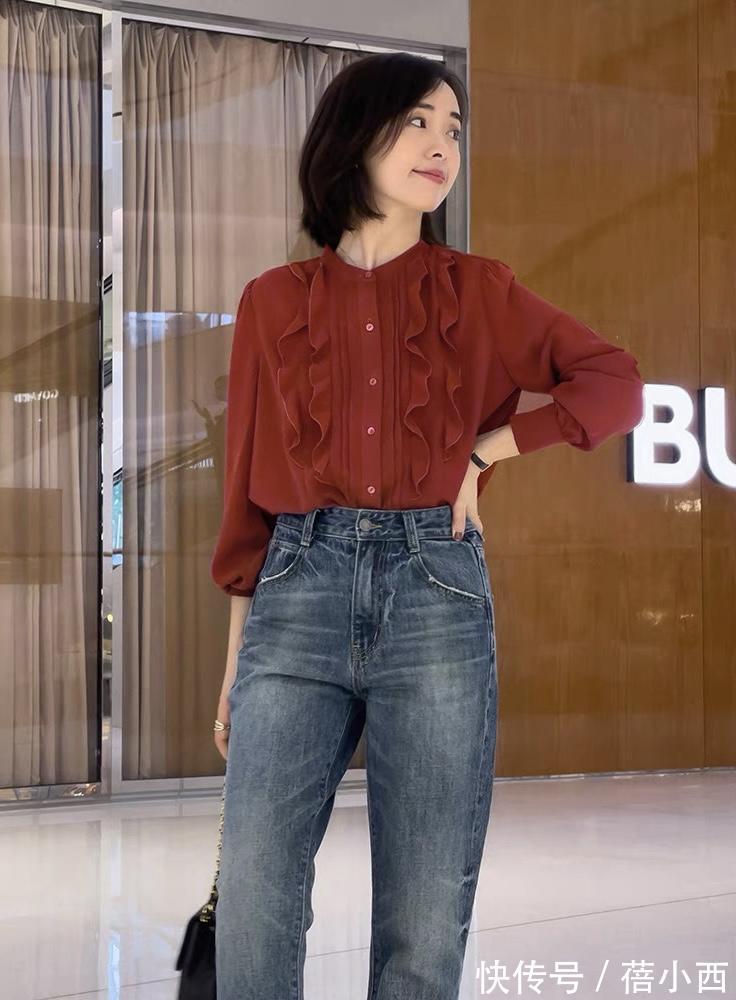 女人|40岁女人多穿“纯色上衣”,记住这3个搭配思路,气质远胜同龄人