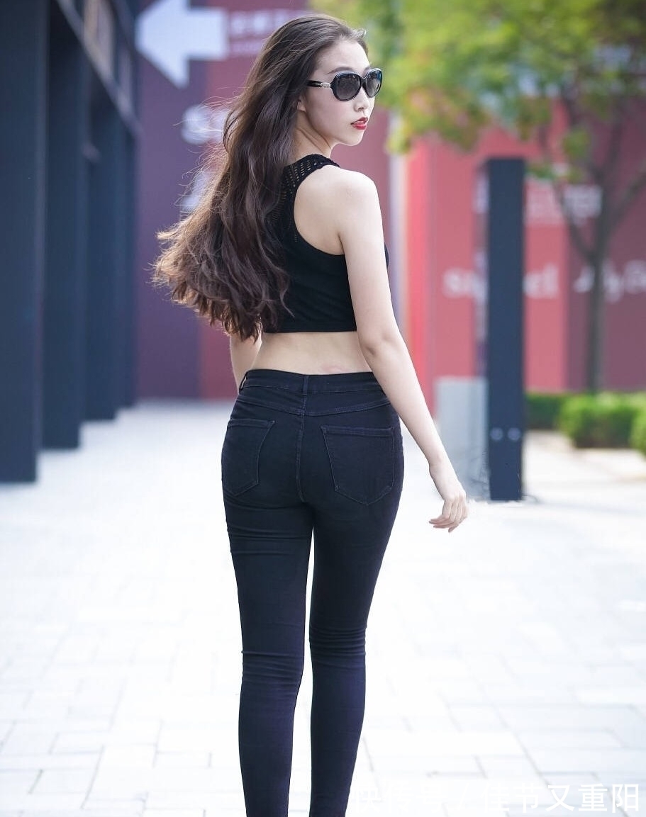 美女 打底裤提升你的穿衣品味，增添街头气息