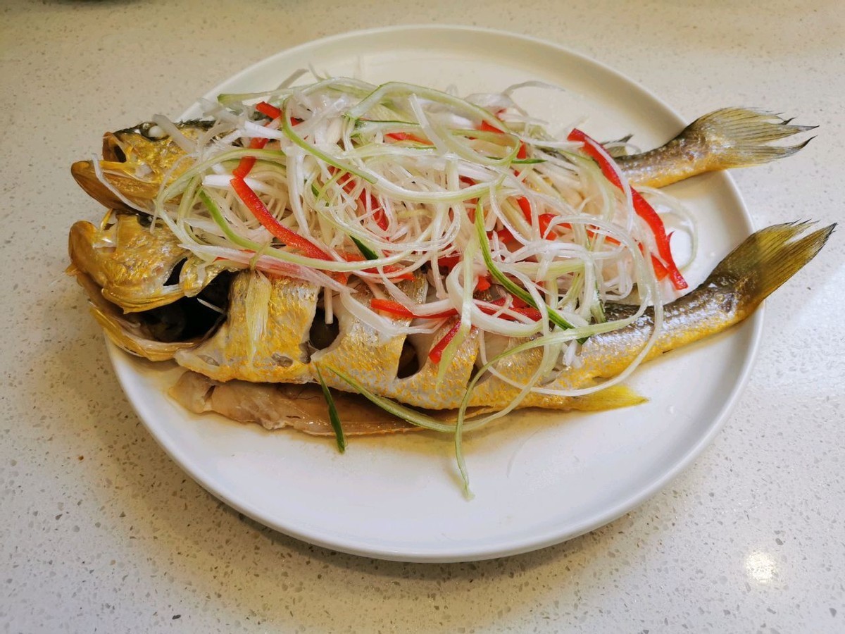 黄鱼|黄鱼这样做真鲜美,原汁原味,营养又健康,家人都爱吃