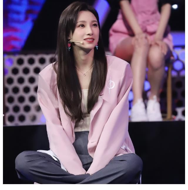 集萬千寵愛于一身的馬凡舒，她是央視五套的主持人，也是顏值擔當