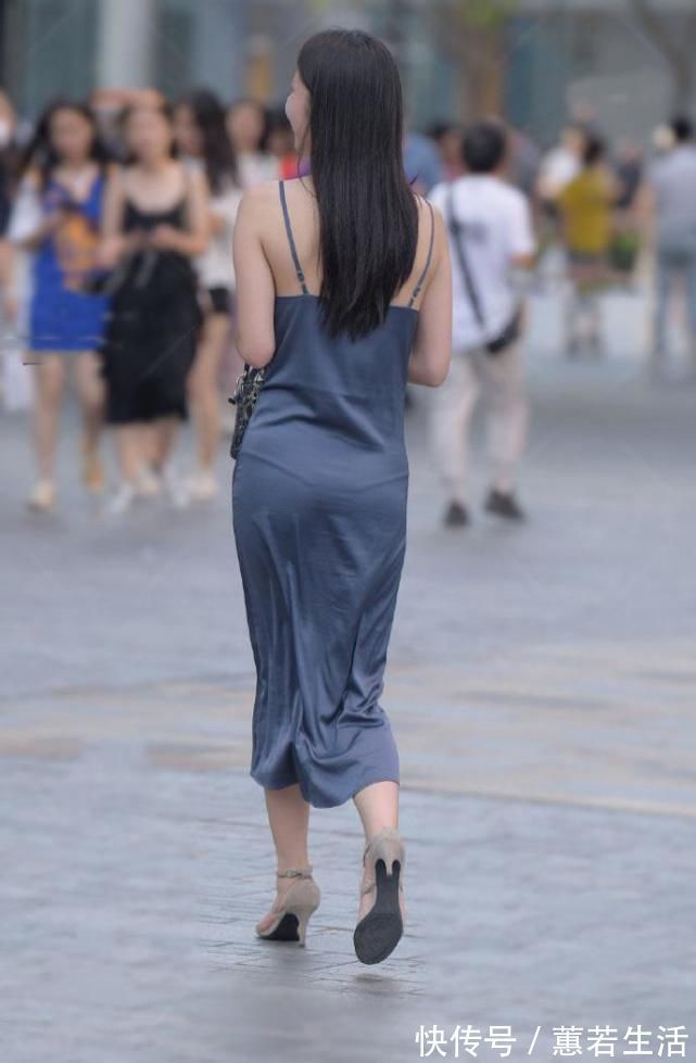 荣华富贵|街拍许她一生荣华富贵,应该再也不会失去了吧