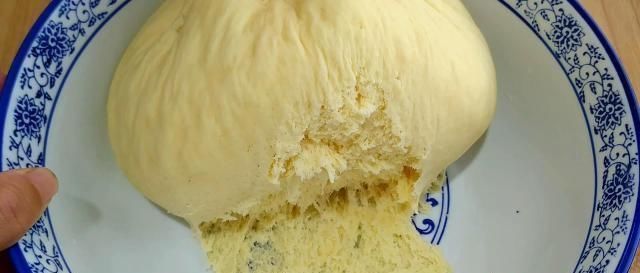  玉米面最解馋的吃法，不加一滴水，蓬松暄软，好吃到停不下来