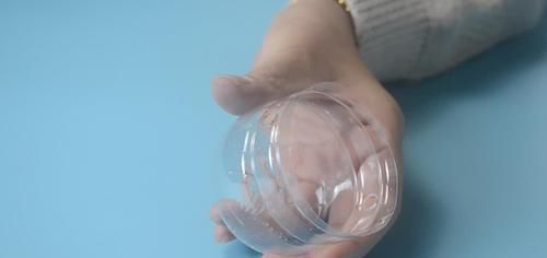 绳子|塑料瓶上穿一根绳子,放在卫生间一年省下不少钱,早点知道就好了