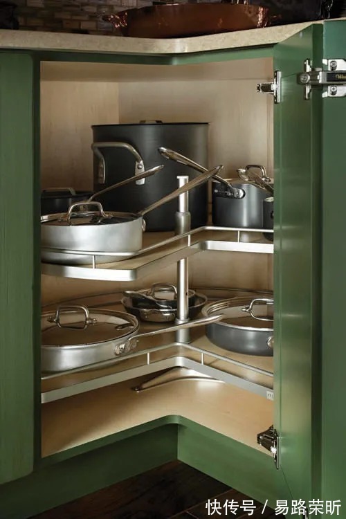 踢脚线|如何在同样的厨房空间里,比别人家多出双倍、四倍、六倍...的收纳空间呢?