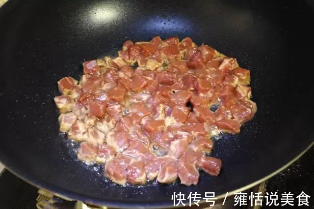 牛肉别再炖土豆了,和它一起是绝配,鲜美下饭又不柴,太解馋了!