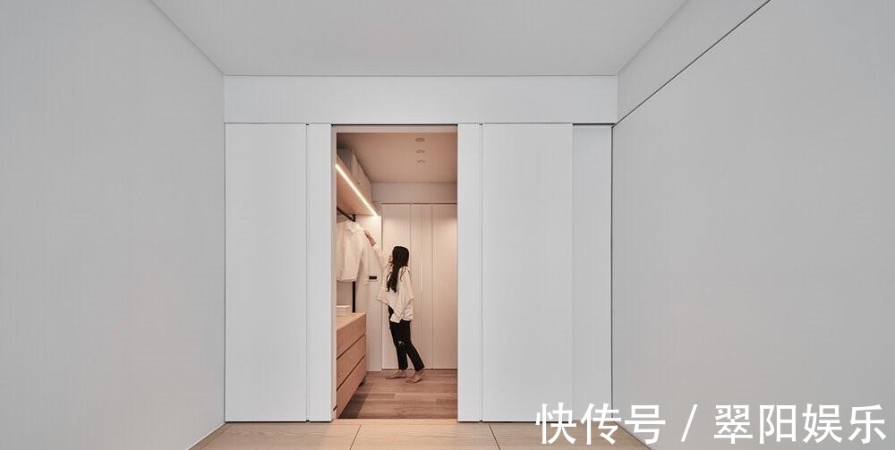 柜子|这个三合一布局火了,利用榻榻米布局书房+衣帽间+休闲区,绝了