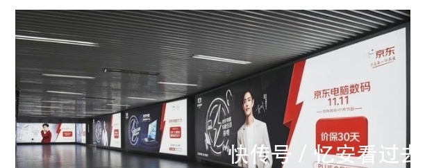 品牌“霸霸”集體撒花，粉絲的注意力卻放在了肖戰的腳上