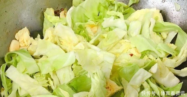 晚餐|既是菜也是主食，晚餐照着做，低脂健康，胖子越吃越瘦