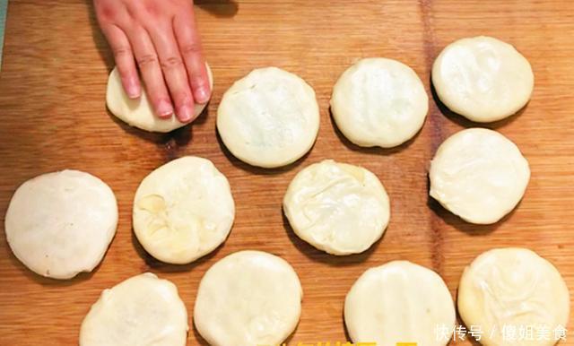 我家红豆从不熬粥喝,加一碗面粉,简单一做,出锅比蛋糕还好吃