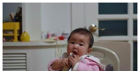 添加|多大给宝宝吃辅食好?可能不是你认为的6个月,还要看这几个因素