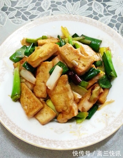 夏季|这两种食材搭配在一起,随便一炒,鲜香又美味,比肉还好吃!