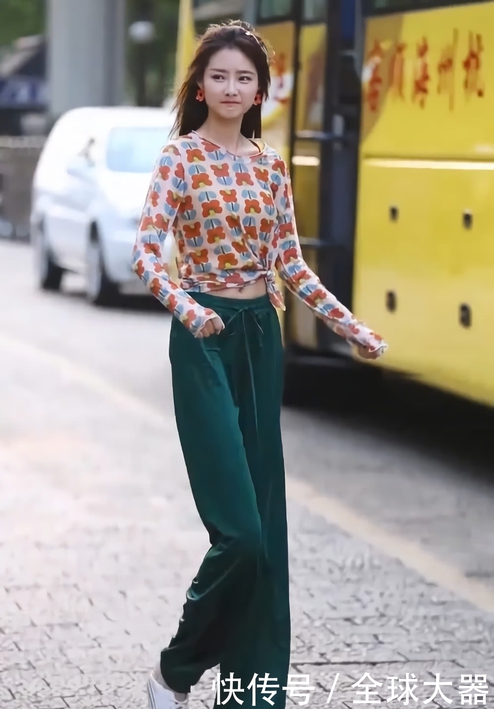 现在流行什么裤子网红小姐姐都爱“豇豆裤”,穿上十级显瘦