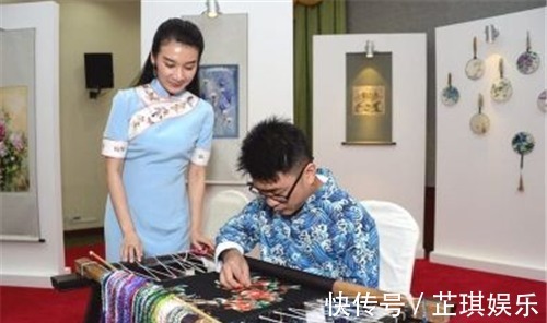 黄森屏@此国将中国人印在国旗上,医疗教育全免费,声称是中国人直系后代