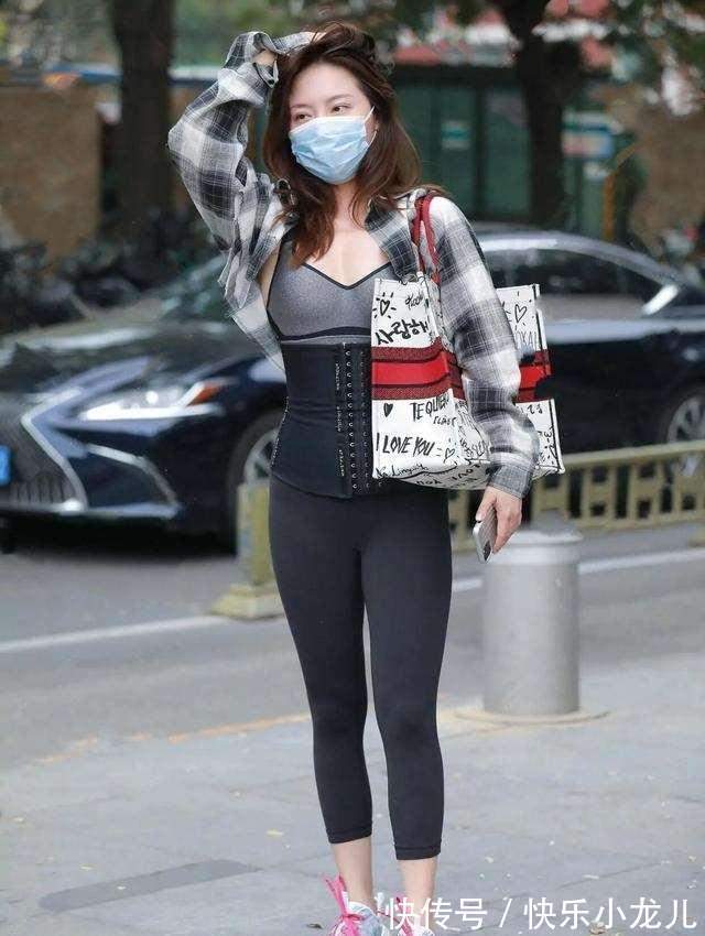 长裤 光彩夺目的打底裤显瘦好搭配,凸显时尚美女的绚烂气质,清新大气