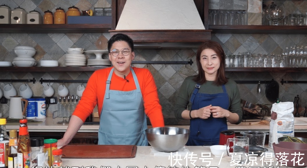 霍启刚郭晶晶夫妇包饺子趣事!直接上手搅馅,厨房宽敞像吧台