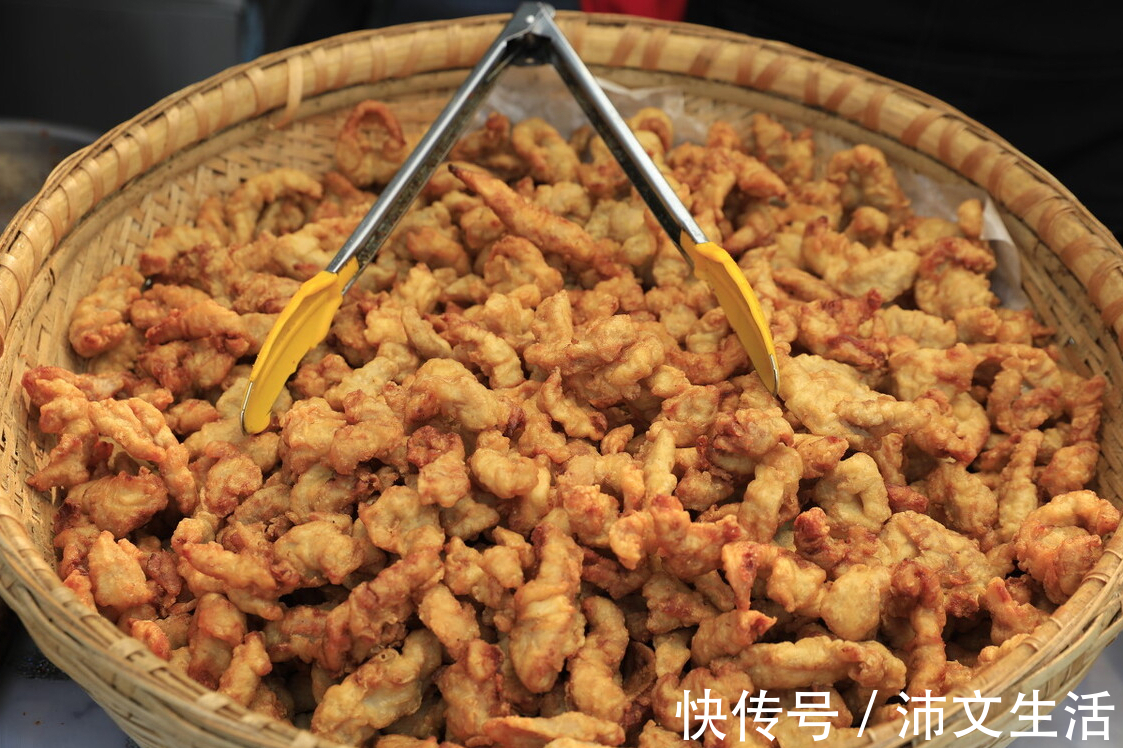 技巧|炸酥肉，究竟放不放鸡蛋？大厨教你调糊技巧，酥肉香酥不油腻