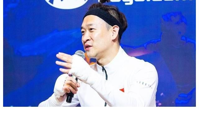 专业赛|曹云金现身功夫嘉年华，弹幕内容太真实，网友全都在刷两个字