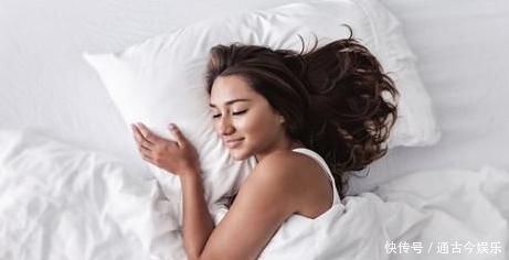 龙眼干|女人到了更年期,易失眠,每天用此物泡水喝,解决失眠气色更好