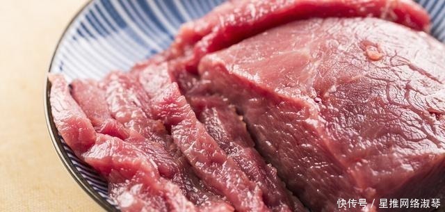 牛肉|牛肉无论怎么做，千万别再放盐与料酒了！教你两招，肉质嫩滑鲜香